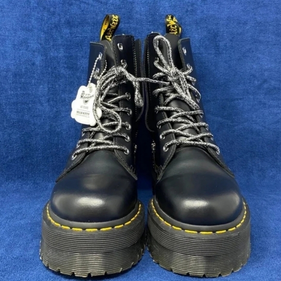 Dr. Martens X Hello Kitty - Picture 9 of 11